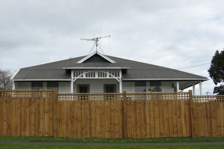 Photo of property in 2 Toro Street, Durie Hill, Whanganui, 4500