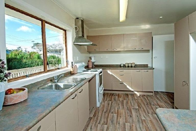 Photo of property in 254a East Coast Road, Forrest Hill, Auckland, 0620