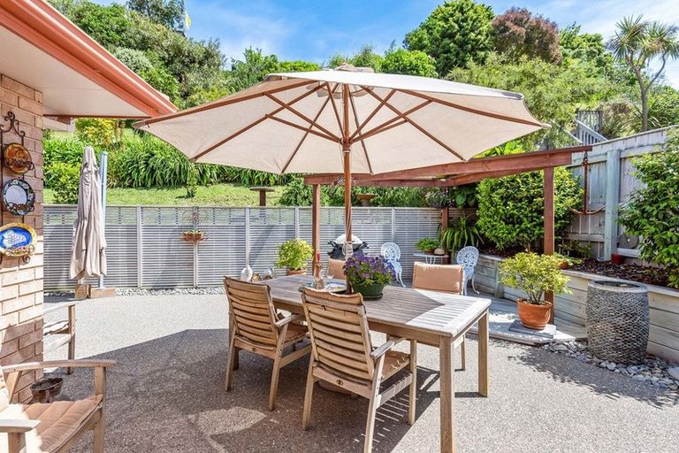 Photo of property in 8 Leanne Way, Waikanae Beach, Waikanae, 5036