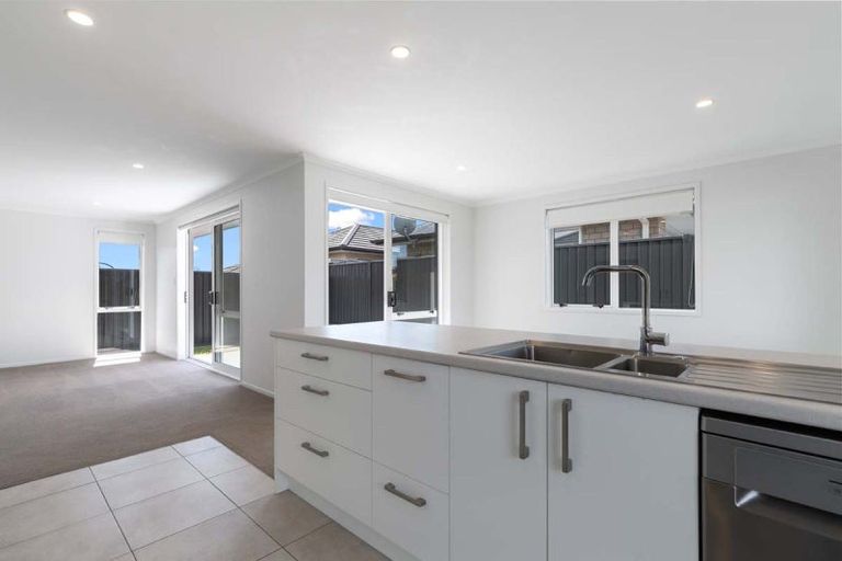 Photo of property in 4 Pioneer Crescent, Omokoroa, 3114
