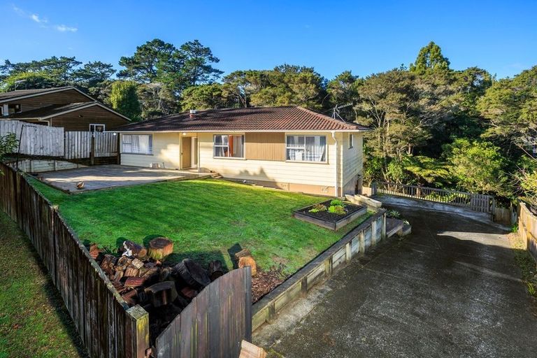 Photo of property in 64 Easton Park Parade, Glenfield, Auckland, 0629