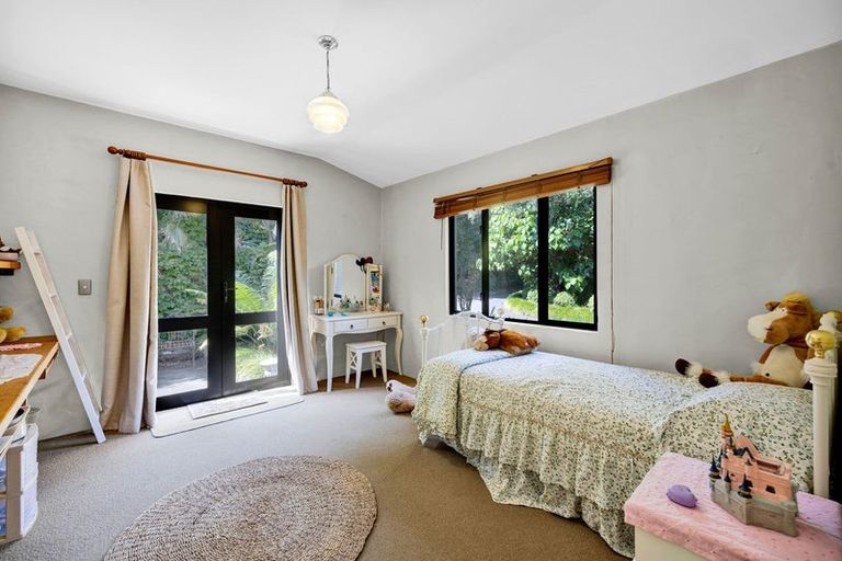 Photo of property in 7-9 Mace Terrace, Oakura, 4314