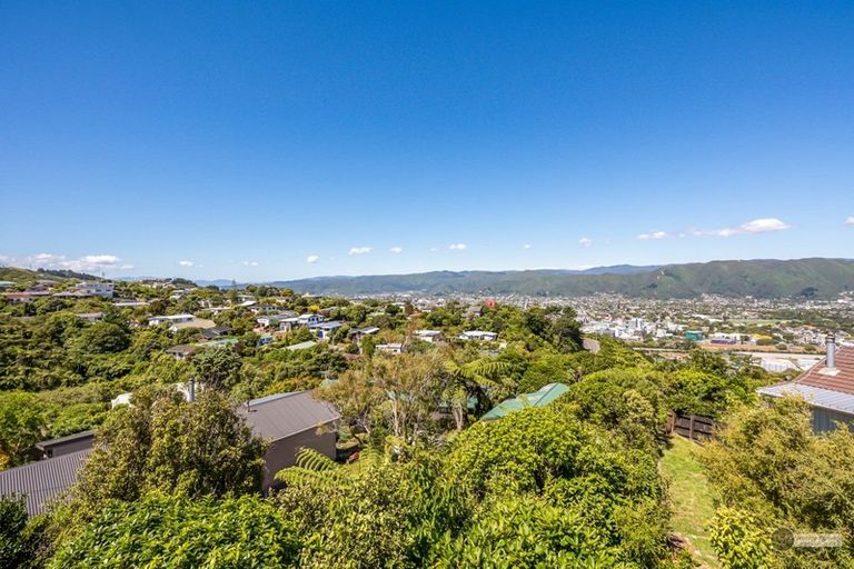 Photo of property in 41 Pekanga Road, Normandale, Lower Hutt, 5010