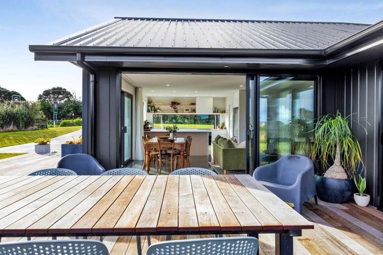 Photo of property in 2 Tasman Street, Opunake, 4616