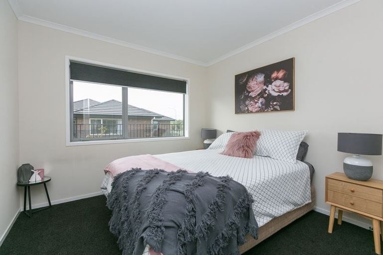 Photo of property in 126 Pohutukawa Place, Waiwhakaiho, New Plymouth, 4312