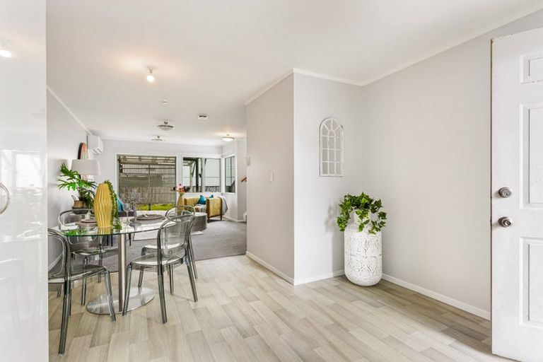Photo of property in 19 Stephen Avenue, Henderson, Auckland, 0610