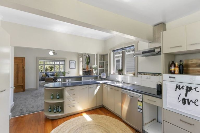 Photo of property in 76 Darlington Road, Miramar, Wellington, 6022