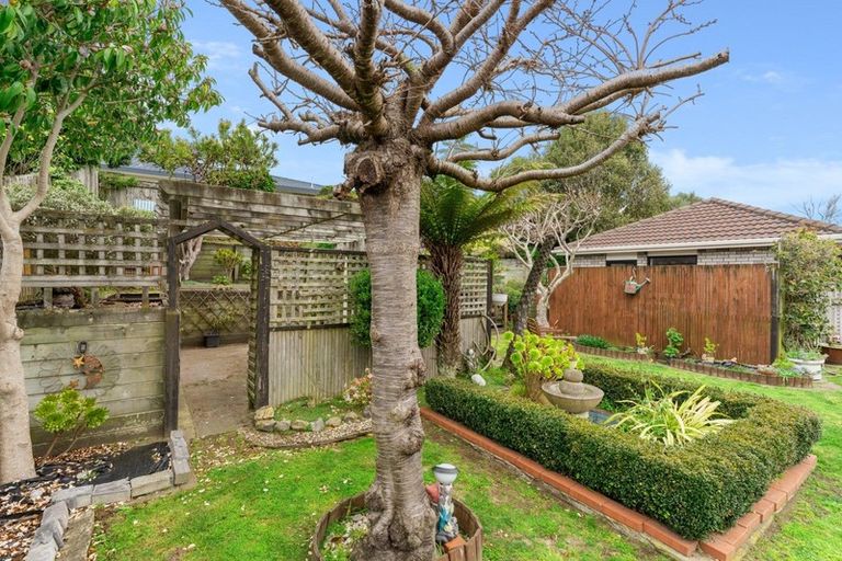 Photo of property in 16 Cedar Drive, Paraparaumu Beach, Paraparaumu, 5032