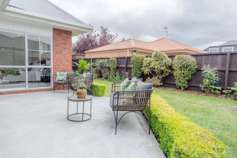 Photo of property in 99a Avonhead Road, Avonhead, Christchurch, 8042