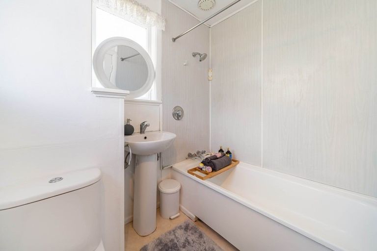 Photo of property in 68 Churton Crescent, Taita, Lower Hutt, 5011