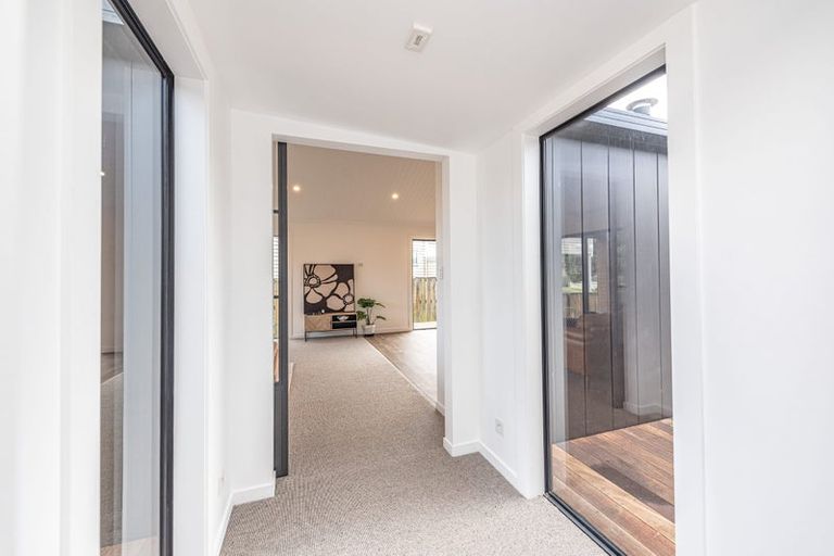 Photo of property in 16 Coleman Avenue, Waverley, 4591