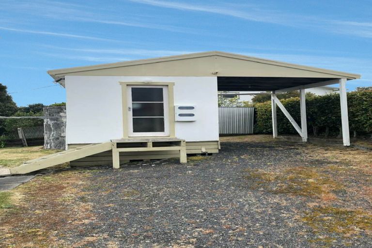 Photo of property in 1 Motuketekete Avenue, Army Bay, Whangaparaoa, 0930