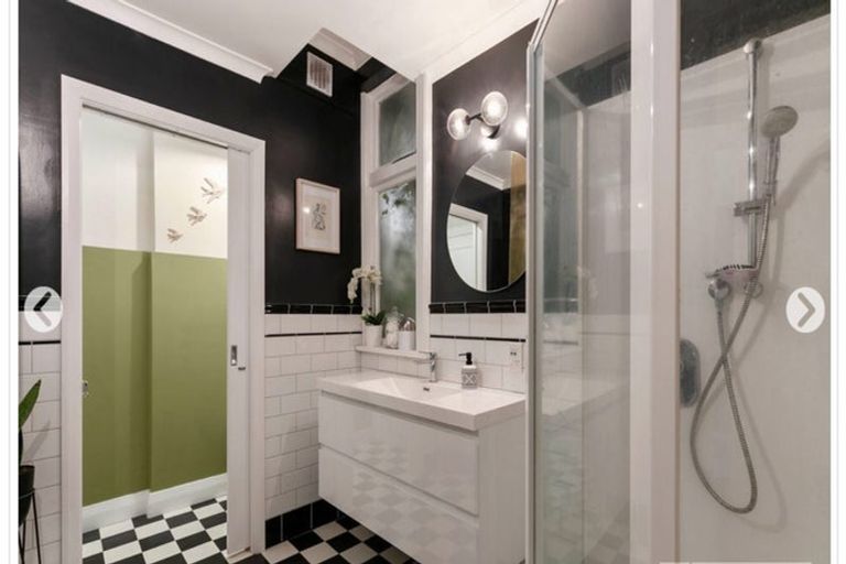 Photo of property in Sunhaven Flats, 262 Oriental Parade, Oriental Bay, Wellington, 6011