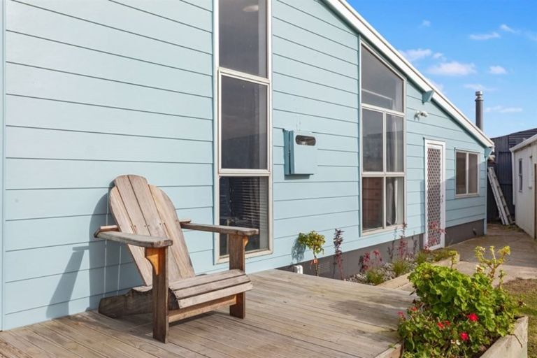 Photo of property in 14 Hinau Place, Edgecumbe, 3120