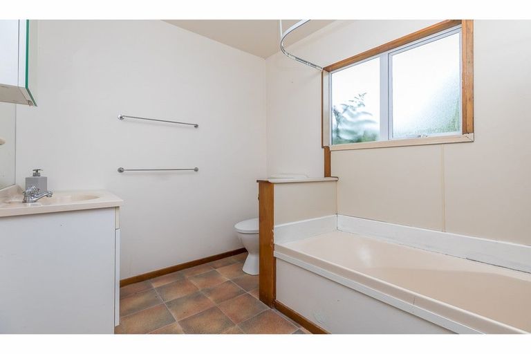 Photo of property in 12a Jean Place, Stanmore Bay, Whangaparaoa, 0932