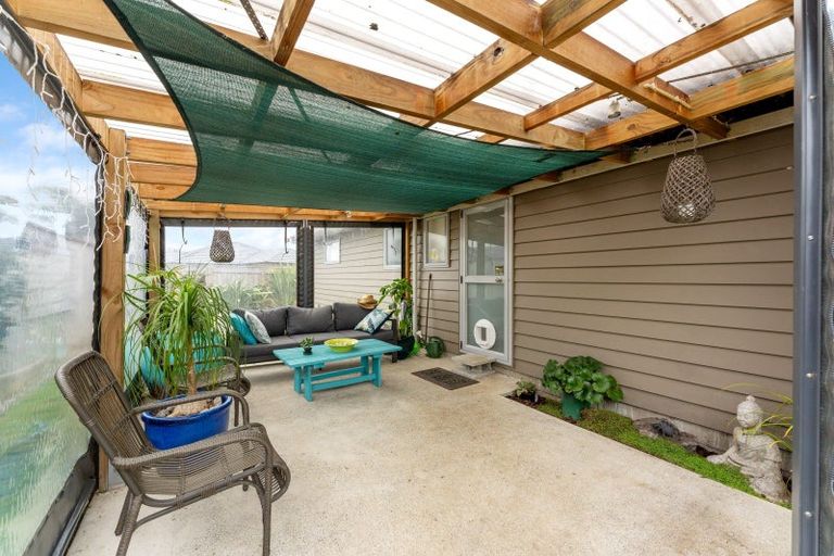 Photo of property in 16 Barry Curtis Place, Levin, 5510