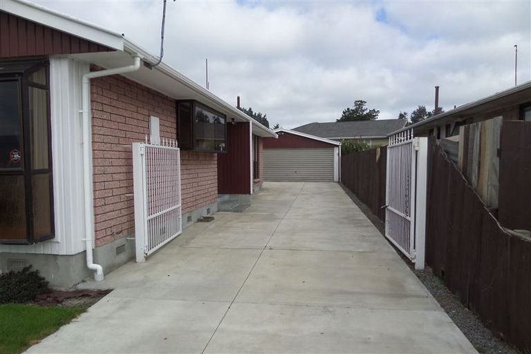 Photo of property in 12 Esk Place, Aranui, Christchurch, 8061