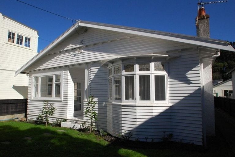 Photo of property in 202 The Parade, Island Bay, Wellington, 6023