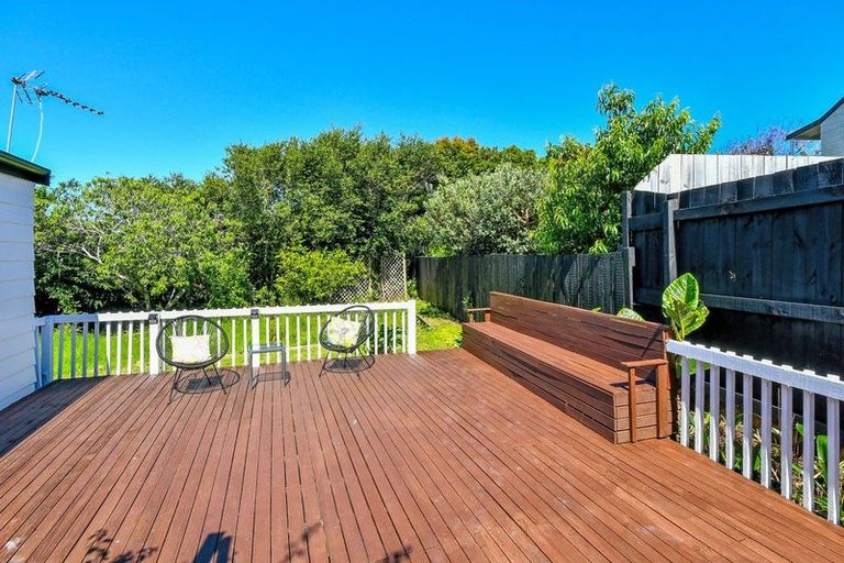 Photo of property in 1/7 Banksia Place, Goodwood Heights, Auckland, 2105