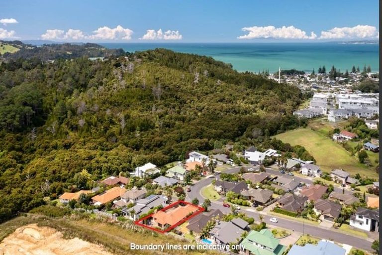 Photo of property in 69 Roberta Crescent, Orewa, 0931