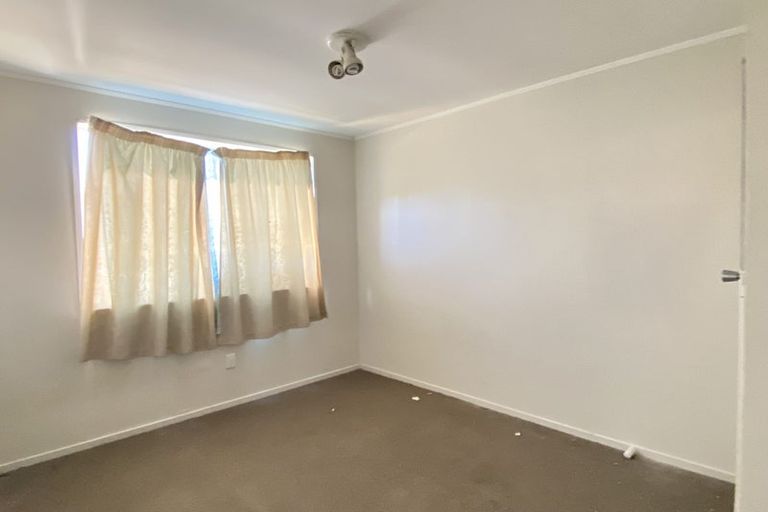 Photo of property in 8 Sabot Place, Massey, Auckland, 0614
