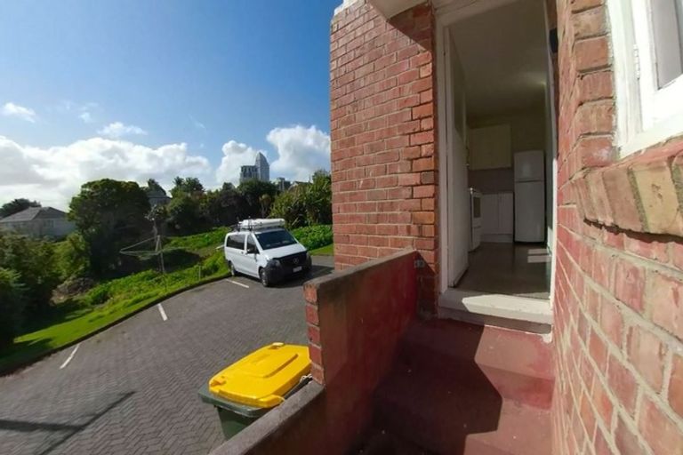 Photo of property in 35 Esmonde Road, Takapuna, Auckland, 0622