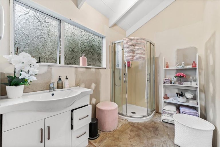 Photo of property in 52a Rua Road, Glen Eden, Auckland, 0602