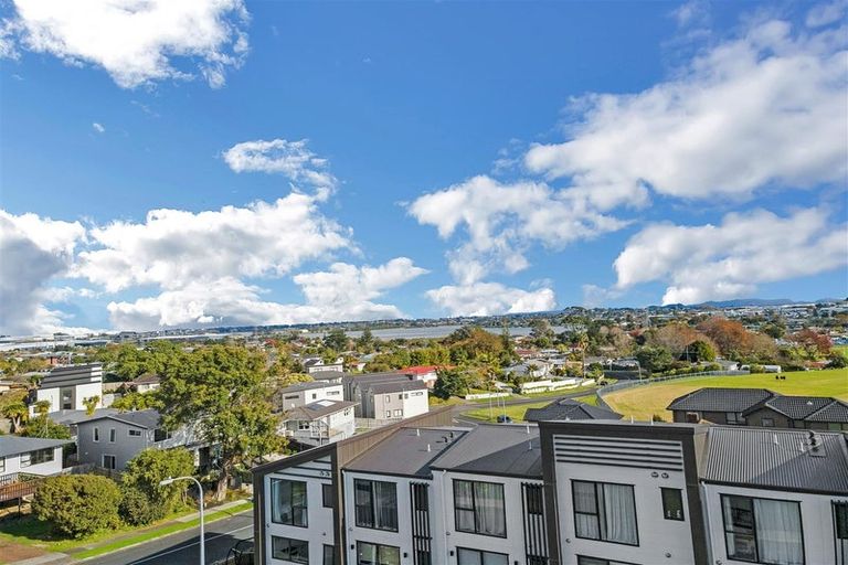 Photo of property in 1 Elizabeth Street, Pakuranga, Auckland, 2010