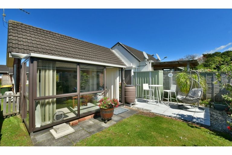 Photo of property in 10 Bellbird Place, Orewa, 0931