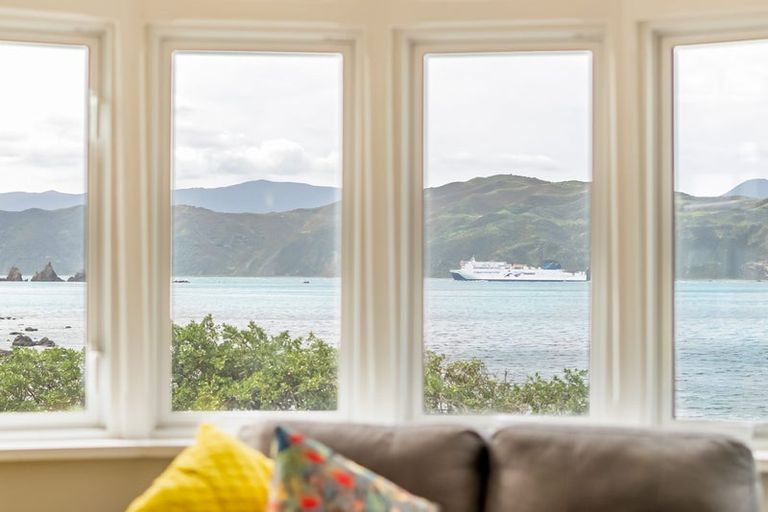 Photo of property in 141 Breaker Bay Road, Breaker Bay, Wellington, 6022