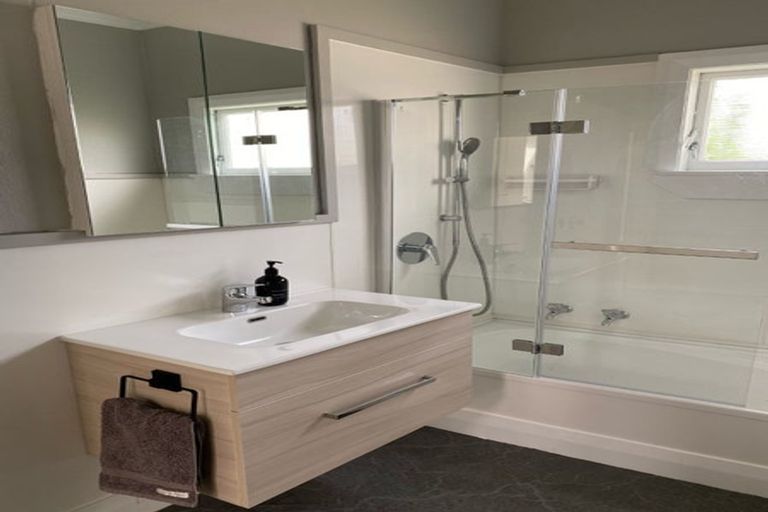 Photo of property in 7 Hampton Hill Road, Tawa, Wellington, 5028