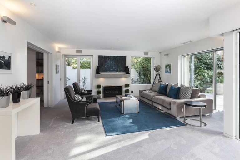 Photo of property in 8 Saint Barnabas Lane, Fendalton, Christchurch, 8052