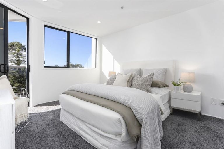 Photo of property in 4a/175 Hurstmere Road, Takapuna, Auckland, 0622