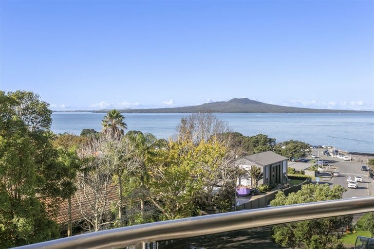 Photo of property in 4a/175 Hurstmere Road, Takapuna, Auckland, 0622