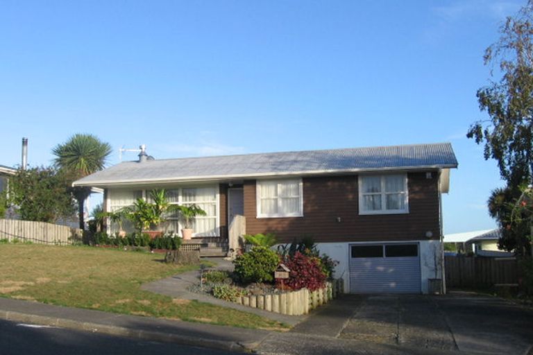 Photo of property in 81 Bruce Road, Glenfield, Auckland, 0629