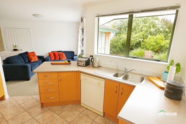 Photo of property in 9 Swanson Oaks, Swanson, Auckland, 0612