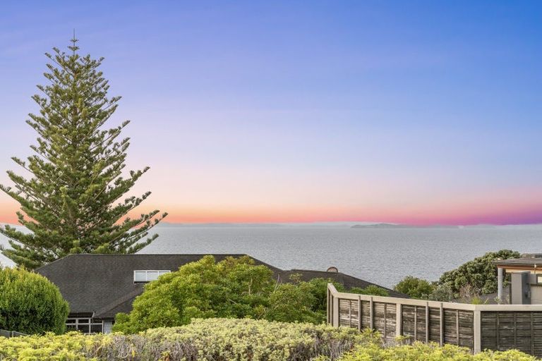 Photo of property in 4 Pacific Parade, Army Bay, Whangaparaoa, 0930