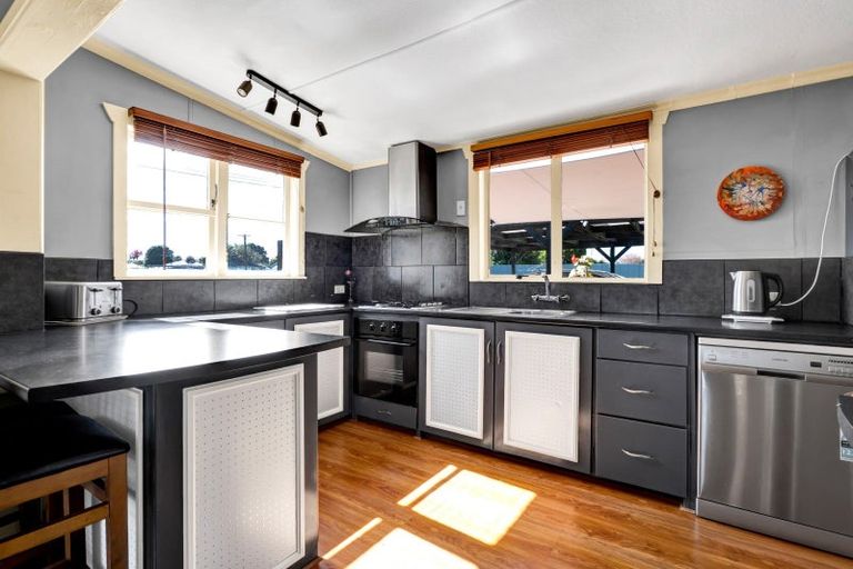 Photo of property in 10 Tauranga-a-ika Street, Manaia, 4612