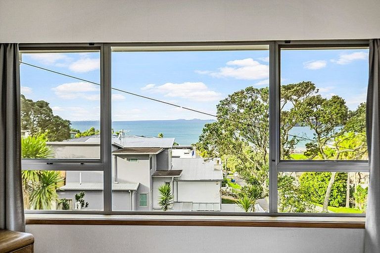 Photo of property in 26 Masterton Road, Rothesay Bay, Auckland, 0630