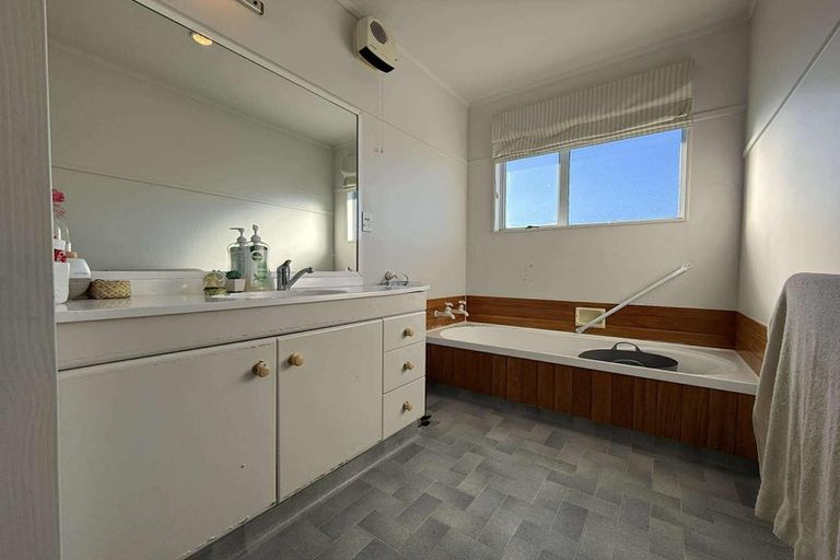 Photo of property in 11 Charleston Avenue, Boulcott, Lower Hutt, 5011