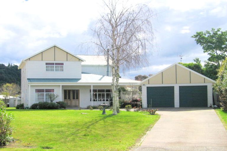 Photo of property in 104 Waverley Place, Whangamata, 3620