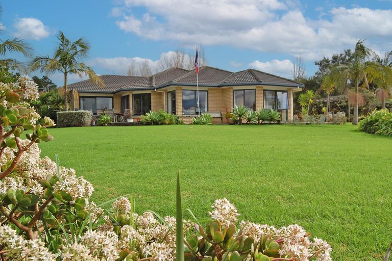 Photo of property in 91 Whaka Street, Maungaturoto, 0520