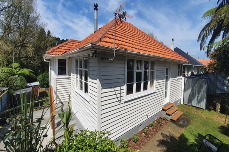 Photo of property in 13 Glenpark Avenue, Frankleigh Park, New Plymouth, 4310