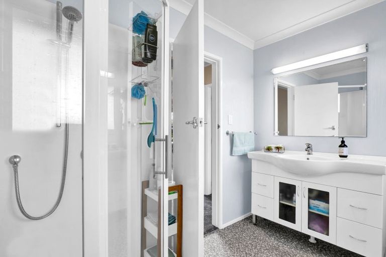 Photo of property in 15 Leon Place, Waitara, 4320