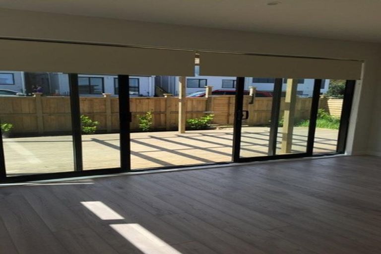 Photo of property in 31 Ascension Crescent, Orewa, 0931