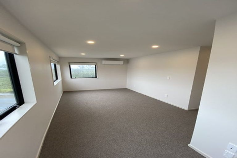 Photo of property in 15 Longshore Drive, Long Bay, Auckland, 0630
