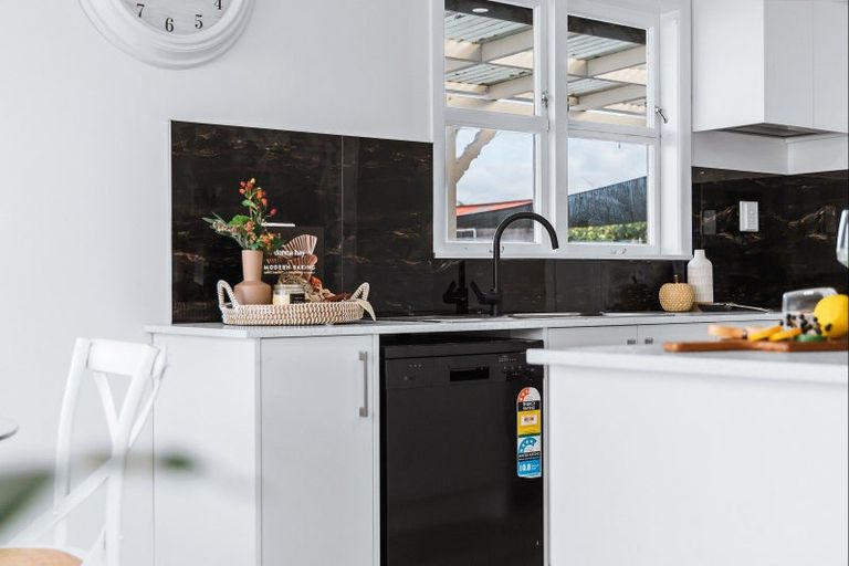 Photo of property in 37 Yvonne Street, Melville, Hamilton, 3206