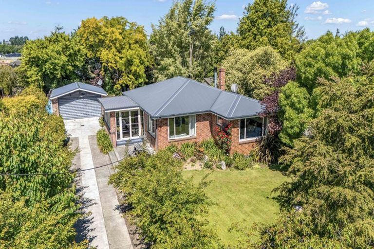 Photo of property in 92 Main North Road, Woodend, 7610