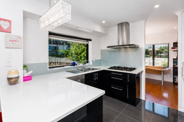 Photo of property in 12 Van Dyke Place, West Harbour, Auckland, 0618