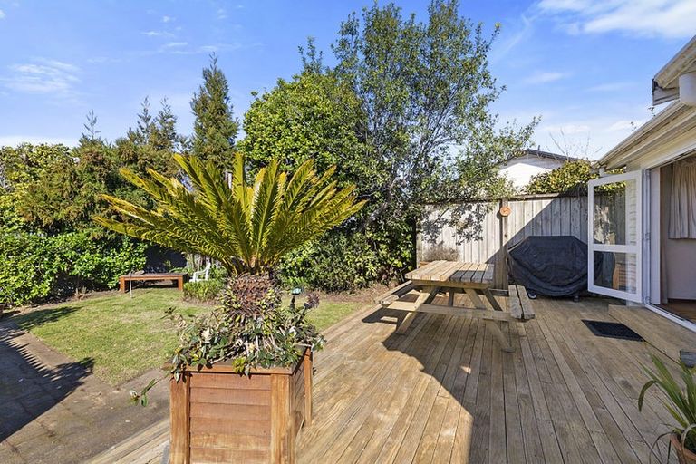 Photo of property in 1 Queens Road, Glen Avon, New Plymouth, 4312